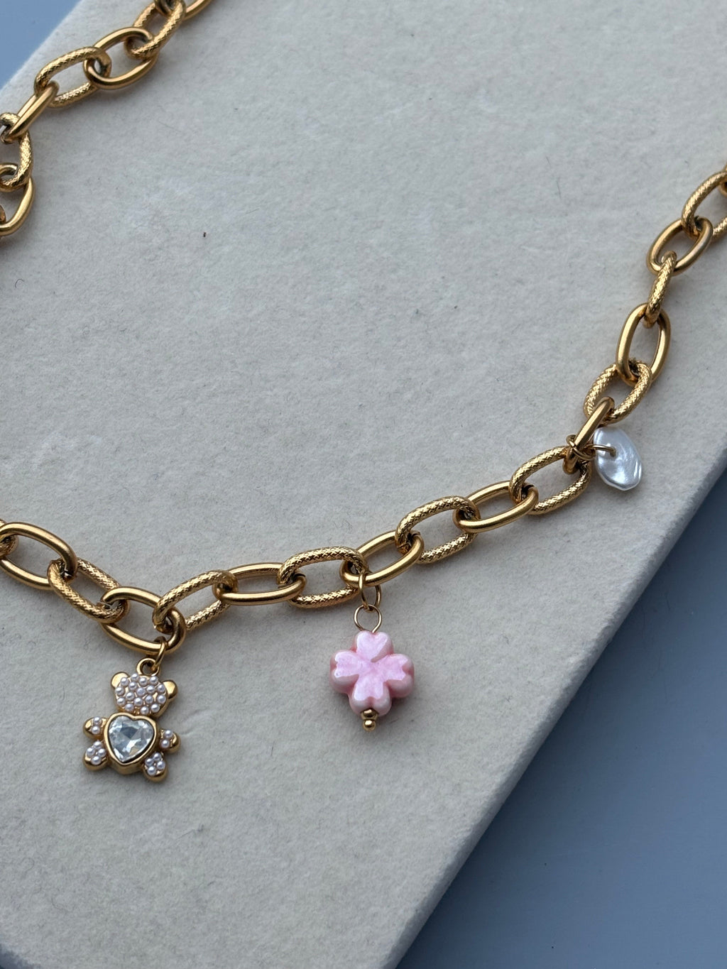 Gros collier breloques Coeur Pastel