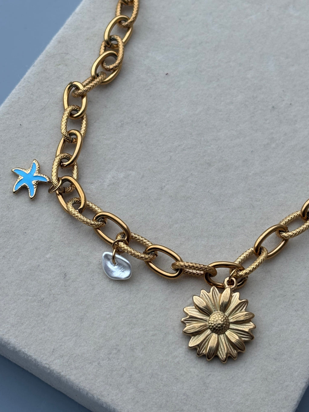 Gros collier breloques Coeur Pastel