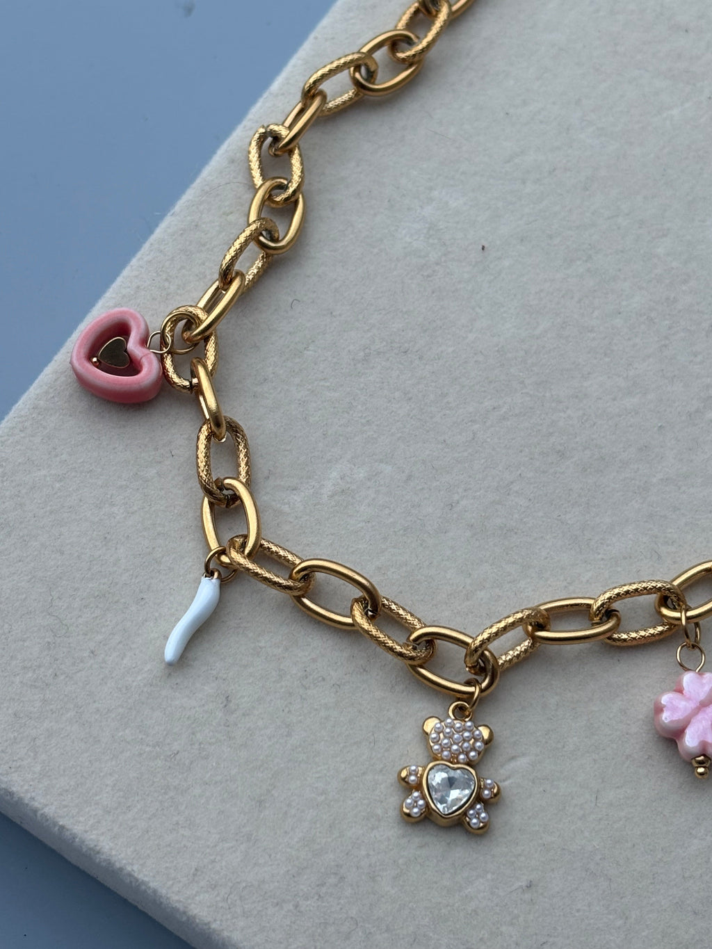 Gros collier breloques Coeur Pastel