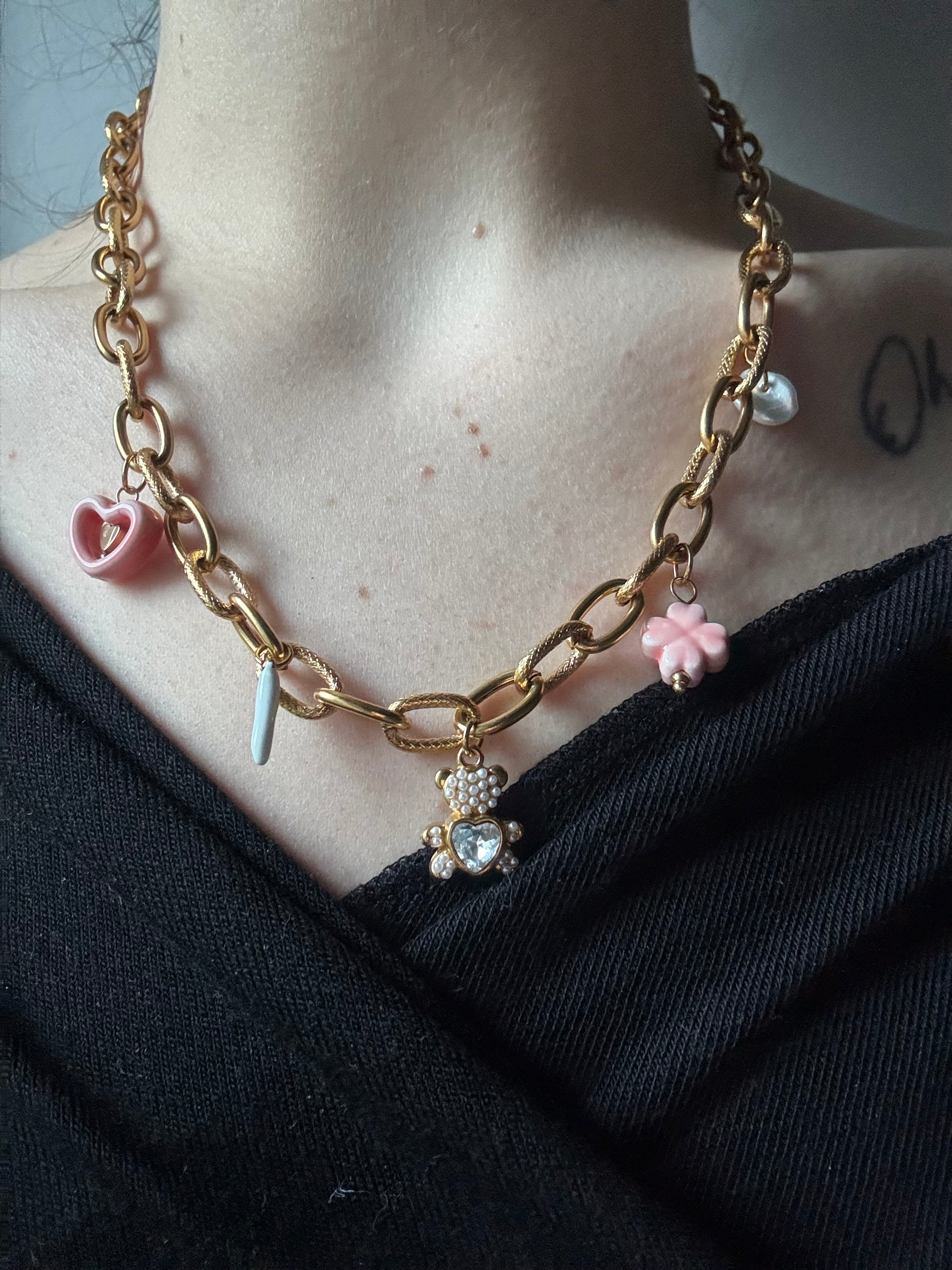 Gros collier breloques Coeur Pastel