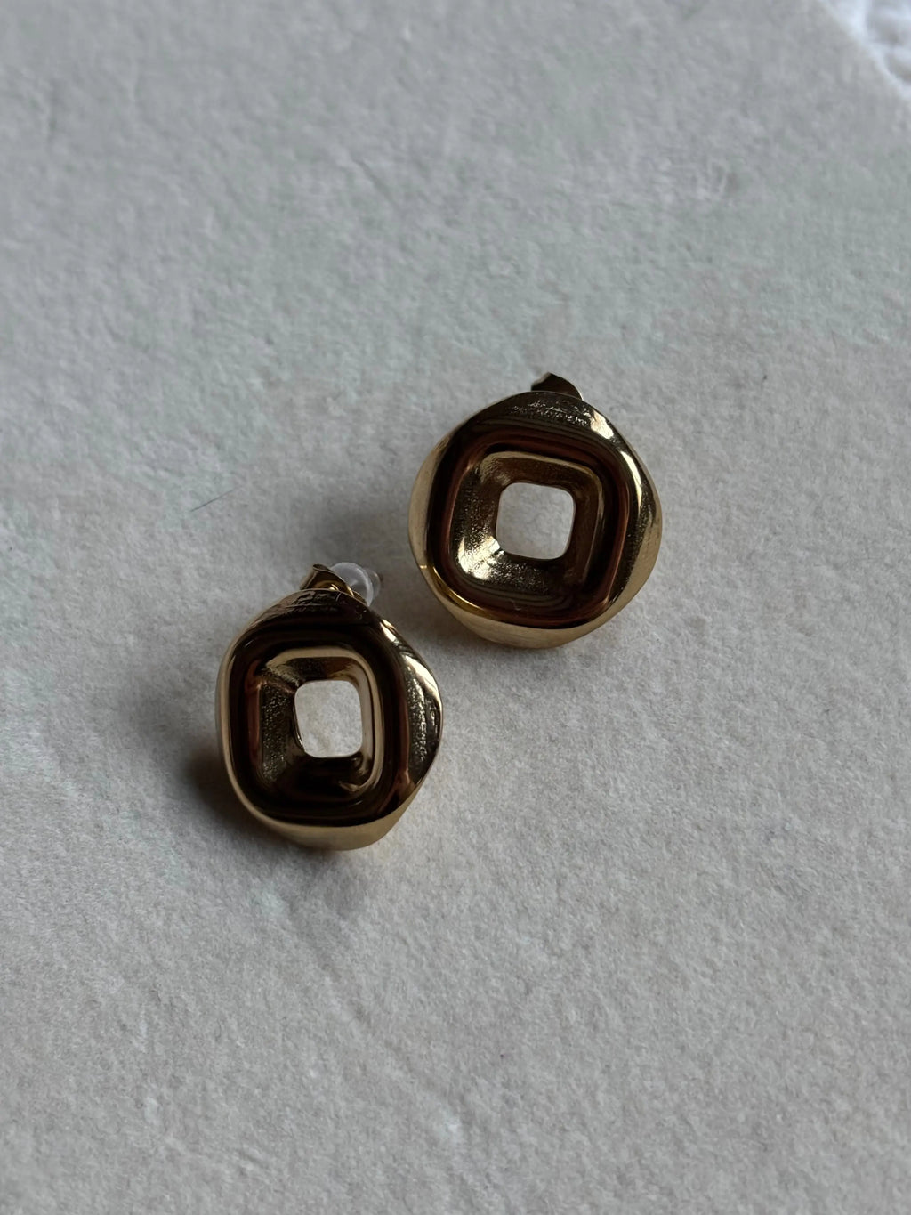 Boucles d'oreilles puces carrés Coeur Pastel