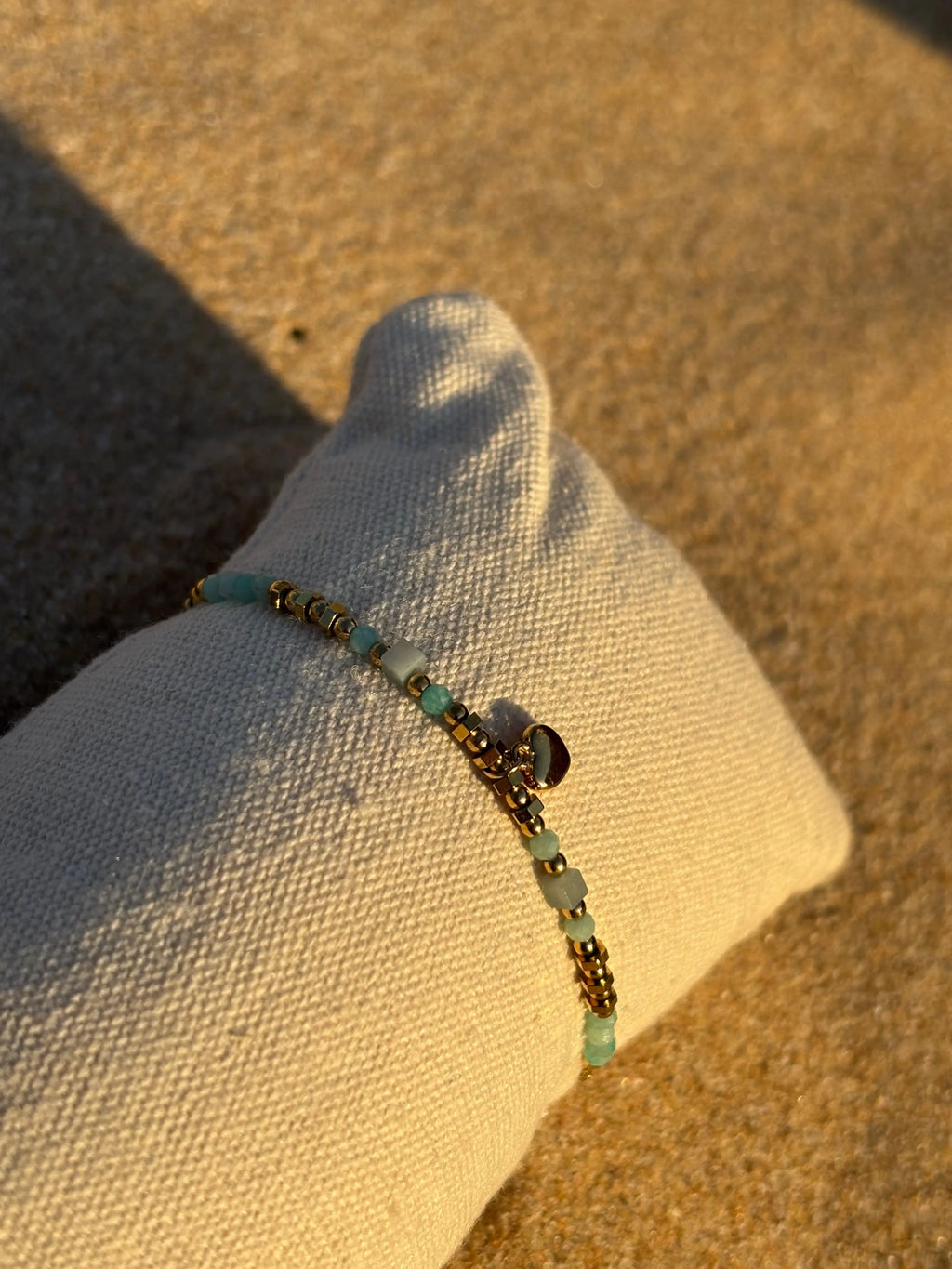 Bracelet fin avec pierres Coeur Pastel