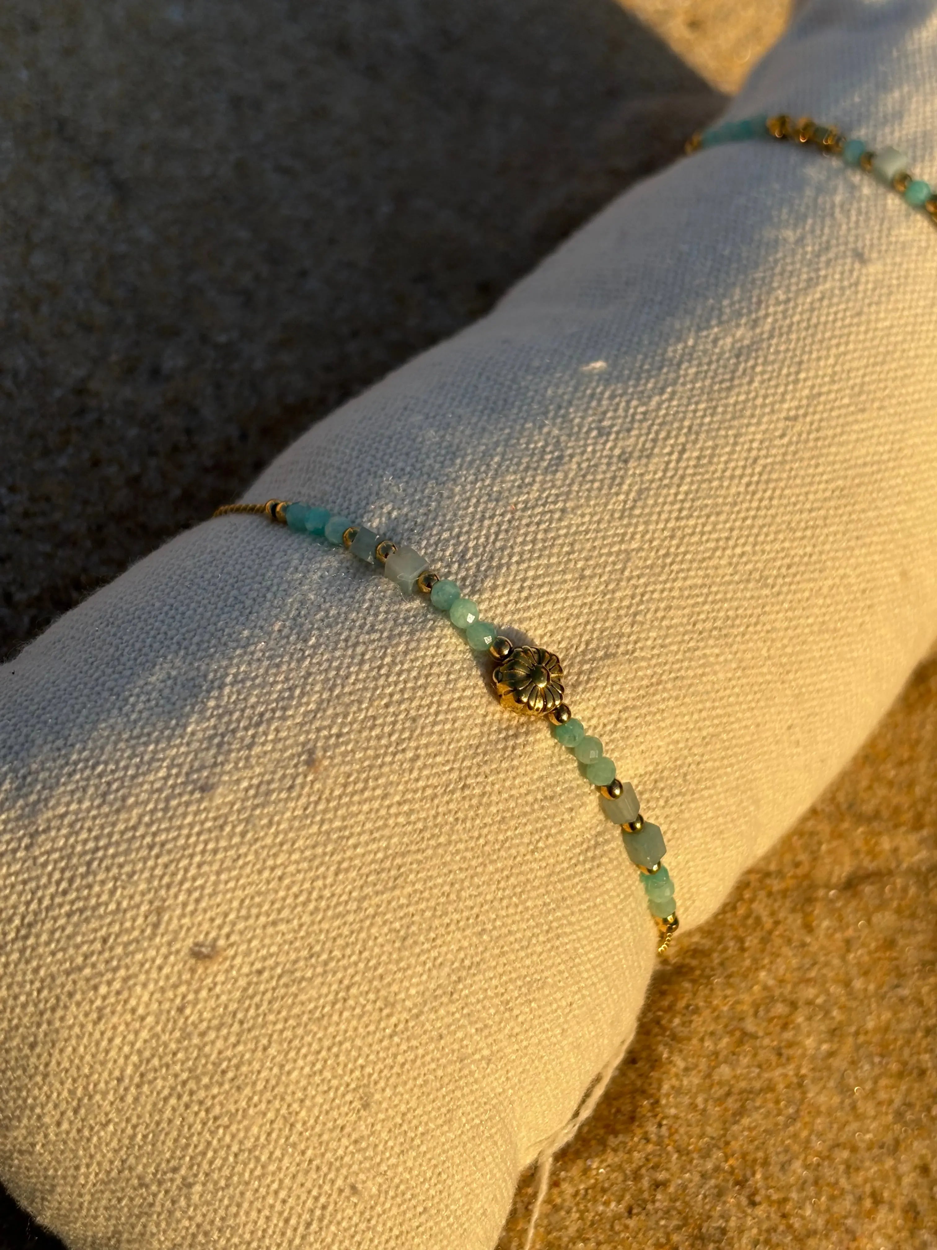 Bracelet fin avec pierres Coeur Pastel