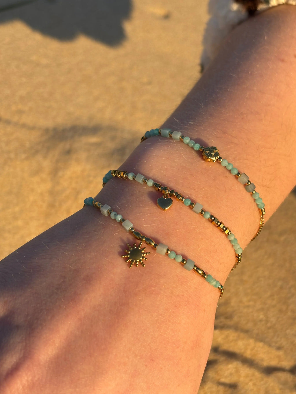 Bracelet fin avec pierres Coeur Pastel