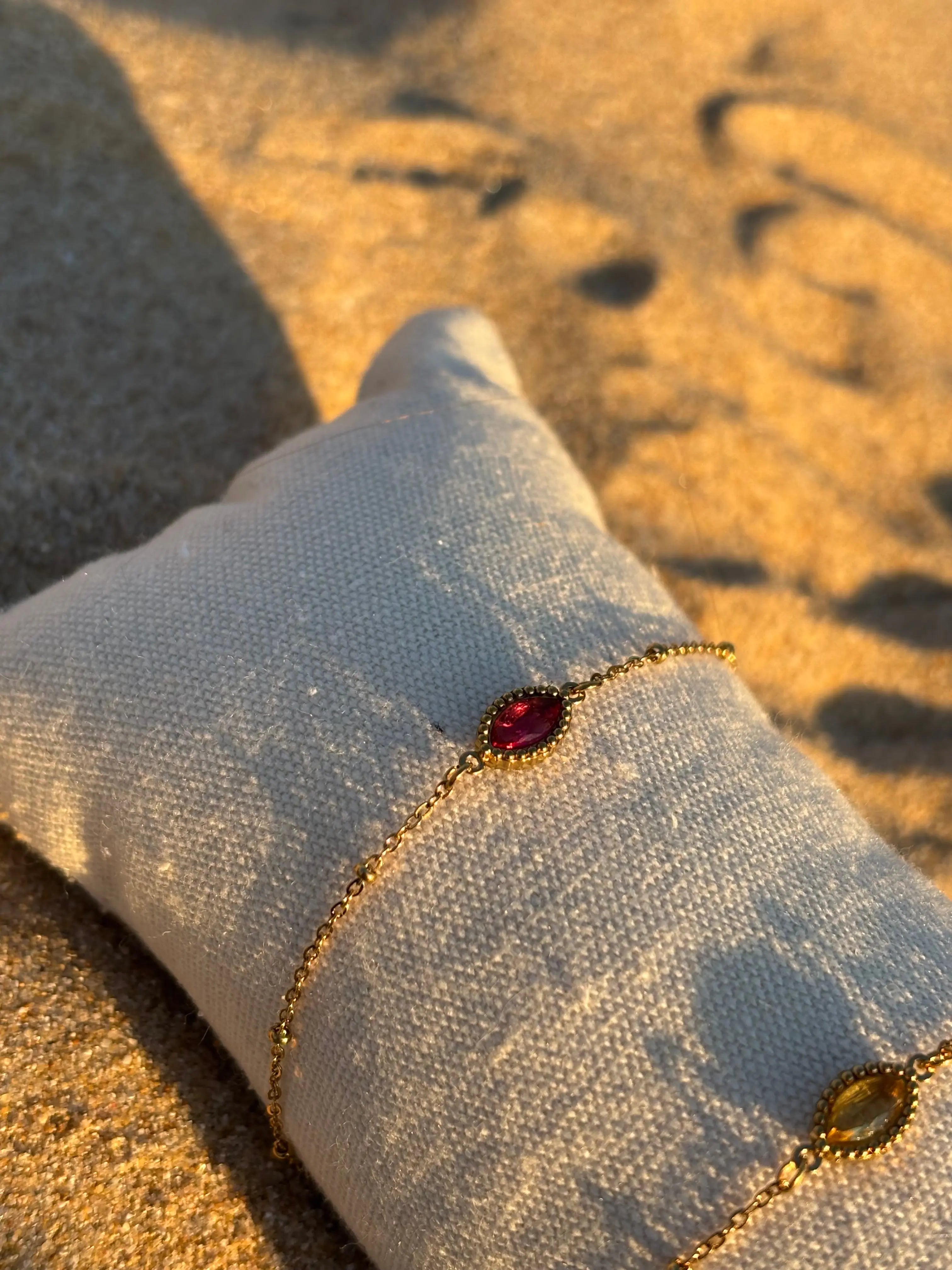 Bracelet fin avec pierre Coeur Pastel