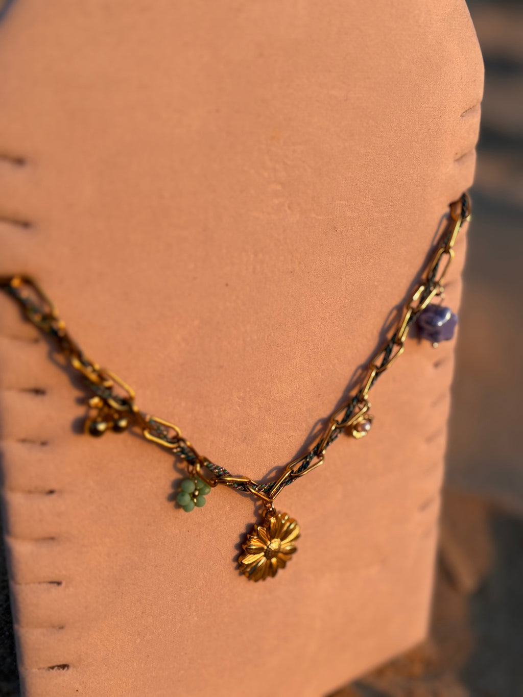 Collier breloques Coeur Pastel