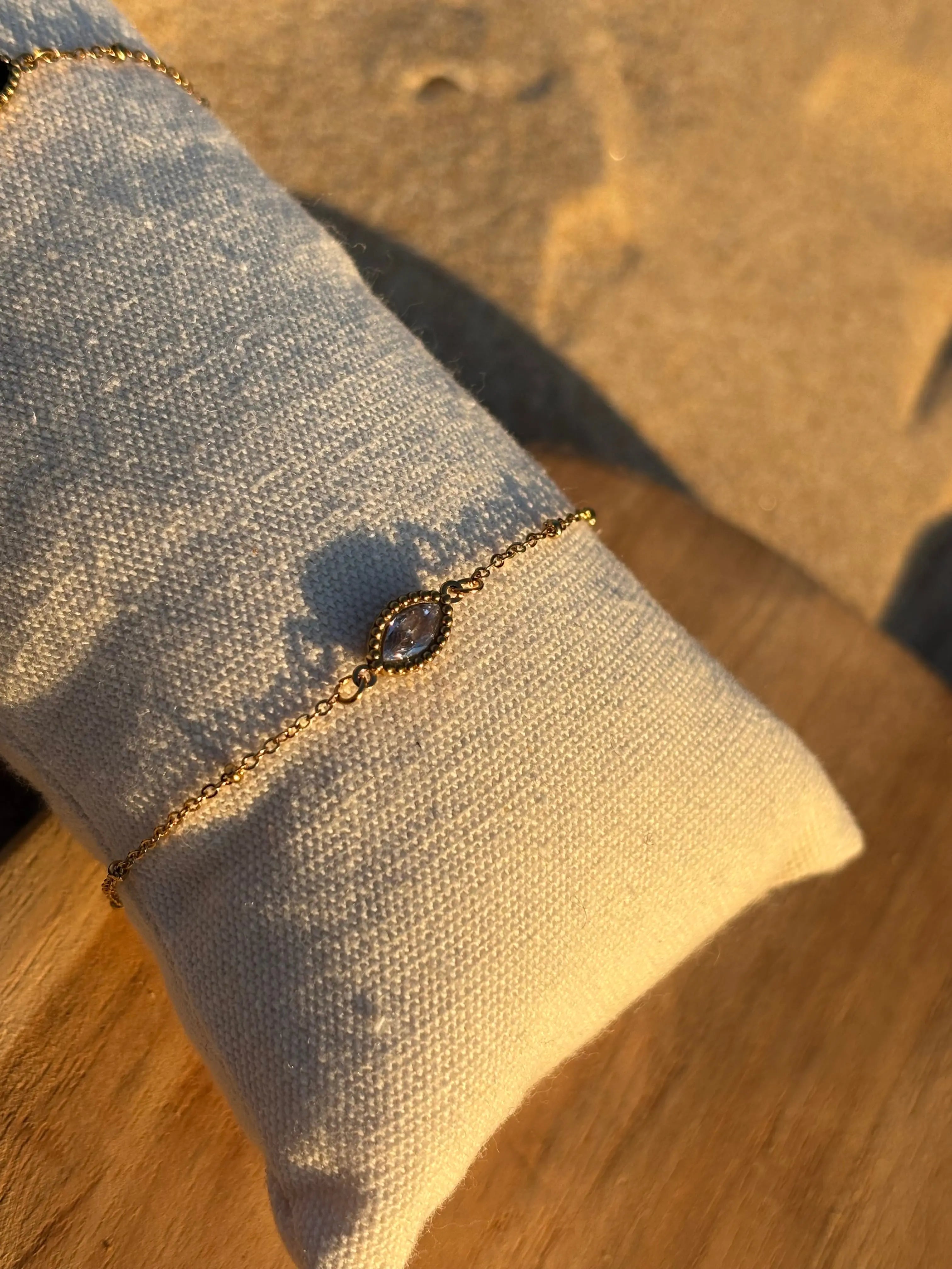 Bracelet fin avec pierre Coeur Pastel