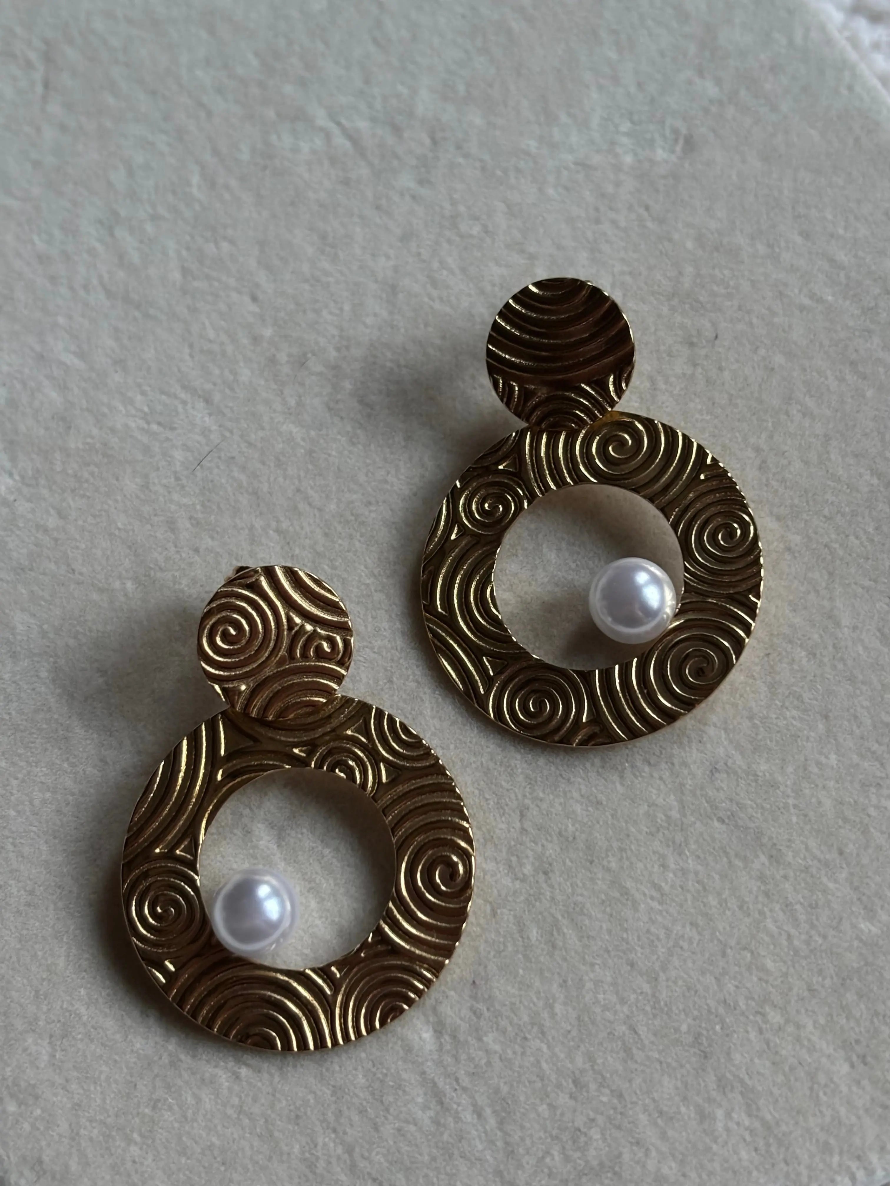 Boucles d'oreilles dorées pendantes cercle avec perle Coeur Pastel