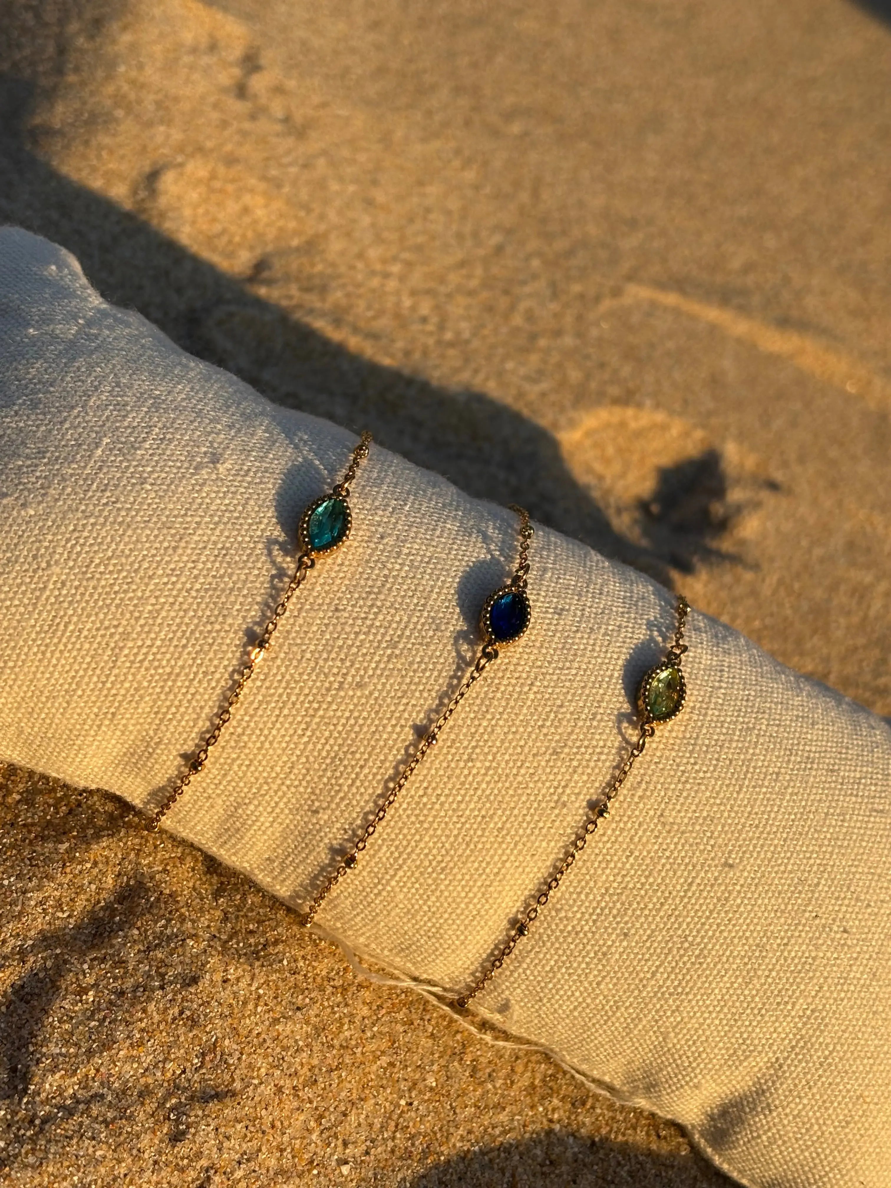 Bracelet fin avec pierre Coeur Pastel