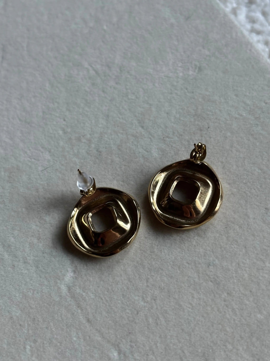Boucles d'oreilles puces carrés Coeur Pastel